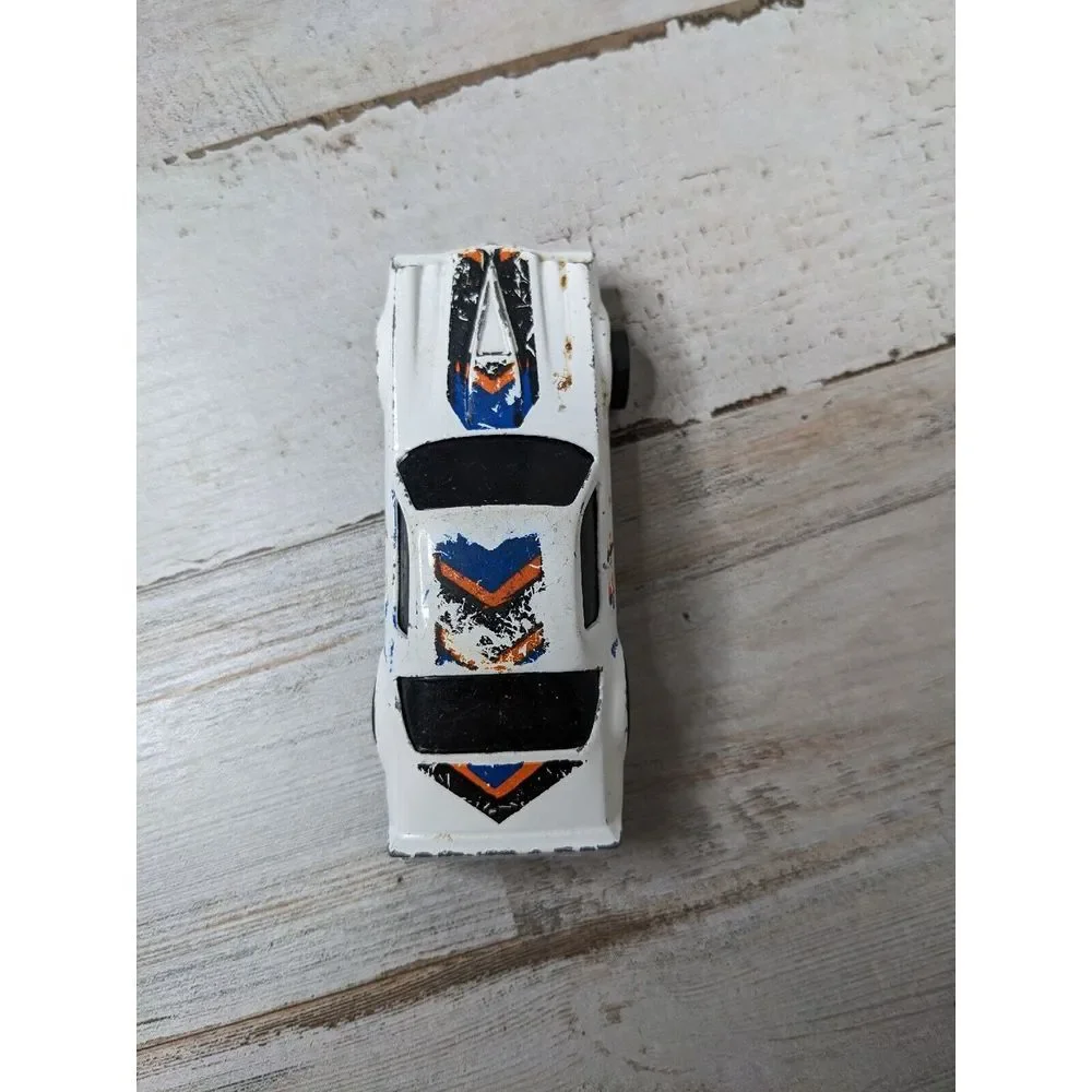 RARE‎ 1982 HOT WHEELS CAMARO Z28 WHITE WITH GOLD RIMS 1:64